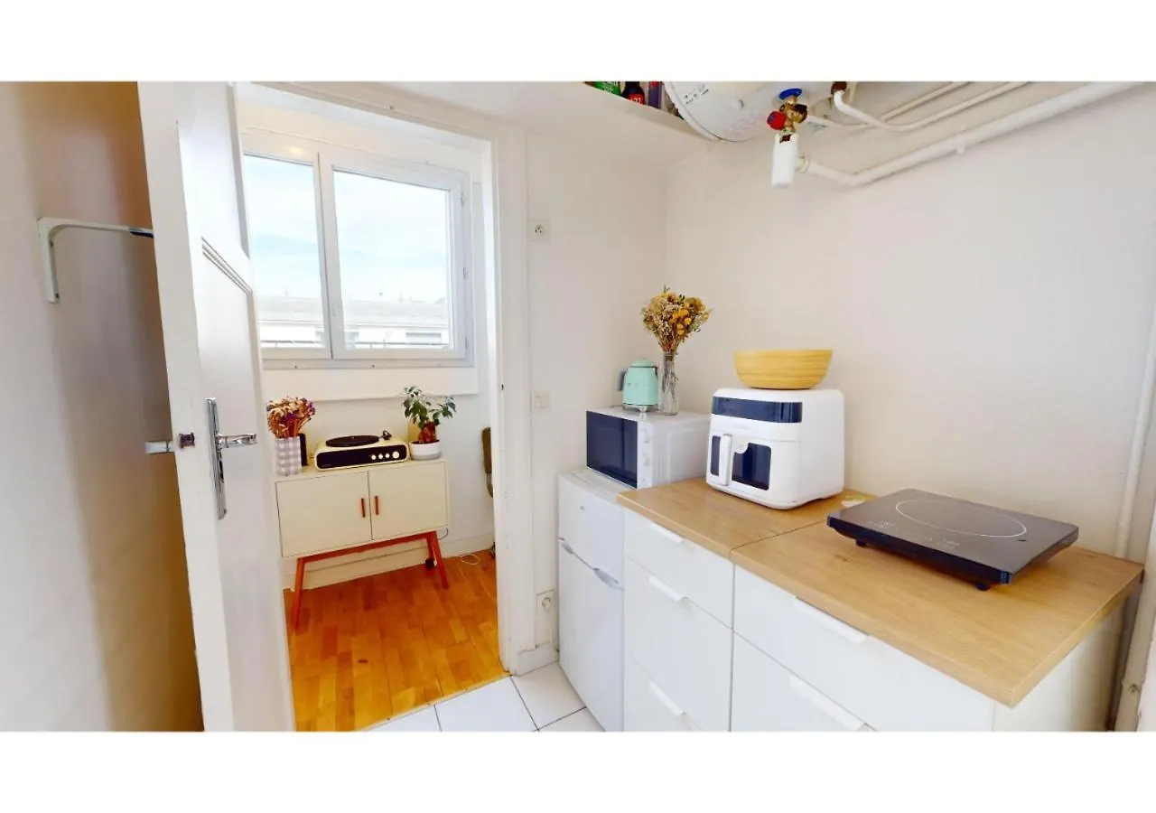 Апартаменты Joivy Charming Studio With Eiffel Tower View *