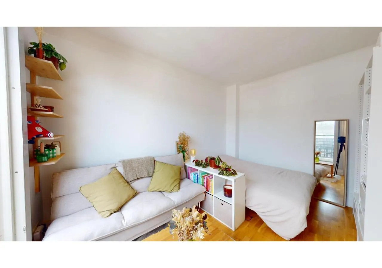 Joivy Charming Studio With Eiffel Tower View * Париж